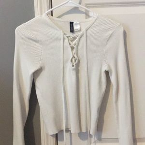 WHITE LONG SLEEVE CRISS CROSS SHIRT